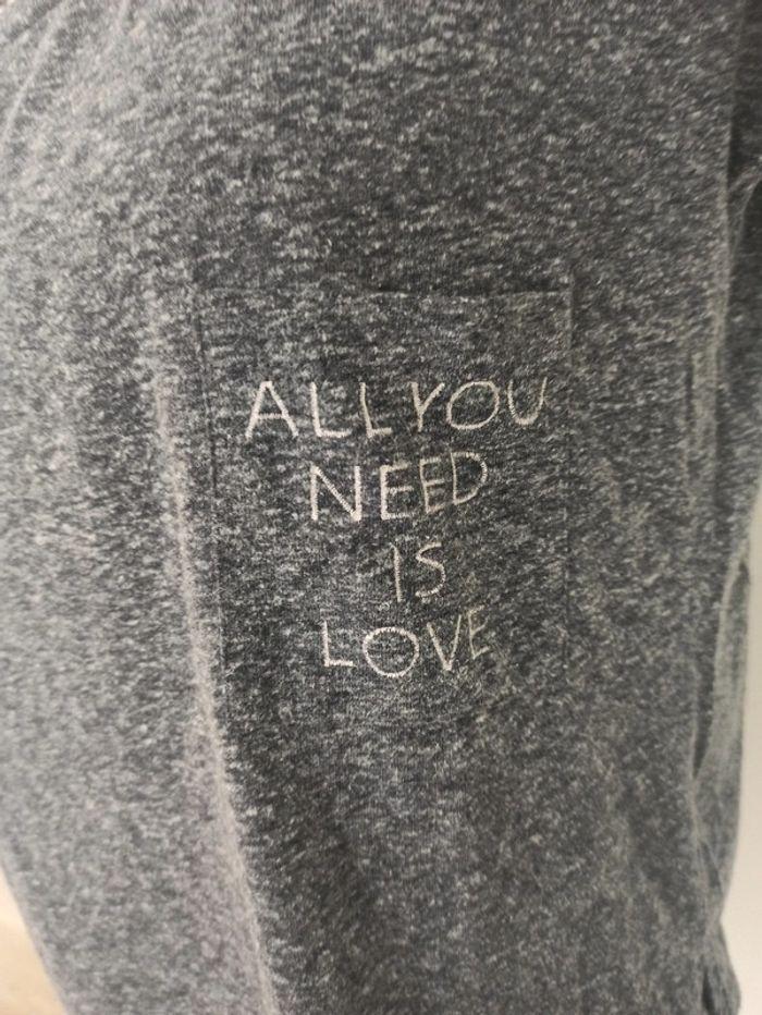 T shirt all you need is Love - photo numéro 2