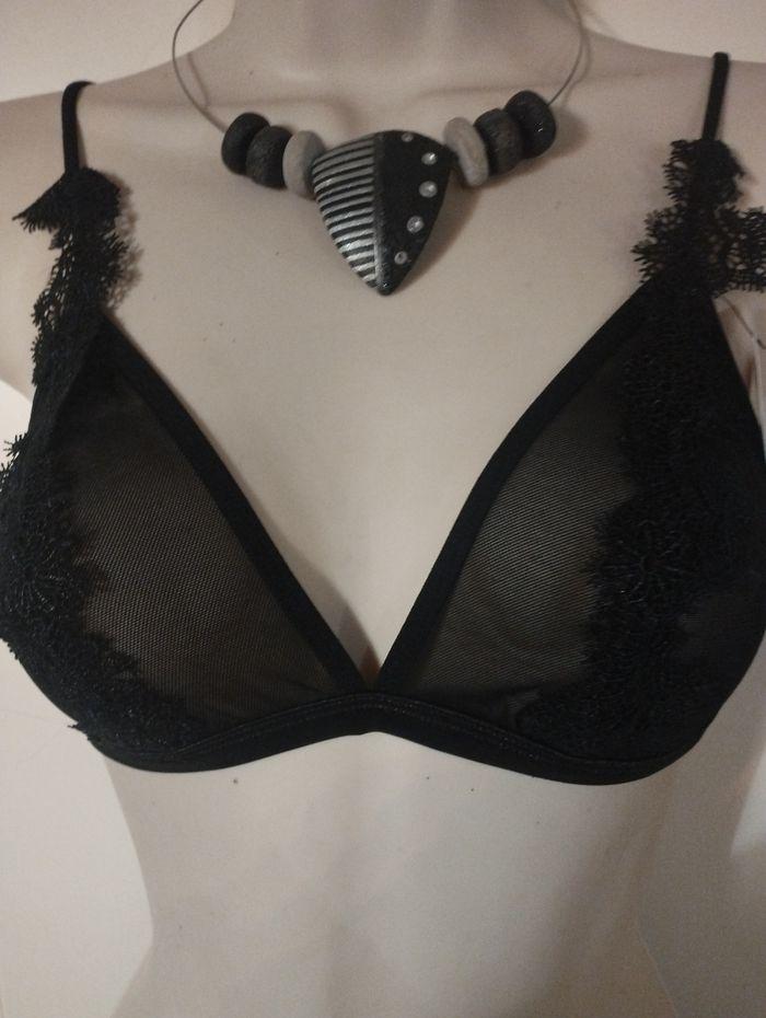 Ensemble de lingerie neuf, triangle S pour le haut et M pour le bas - photo numéro 2