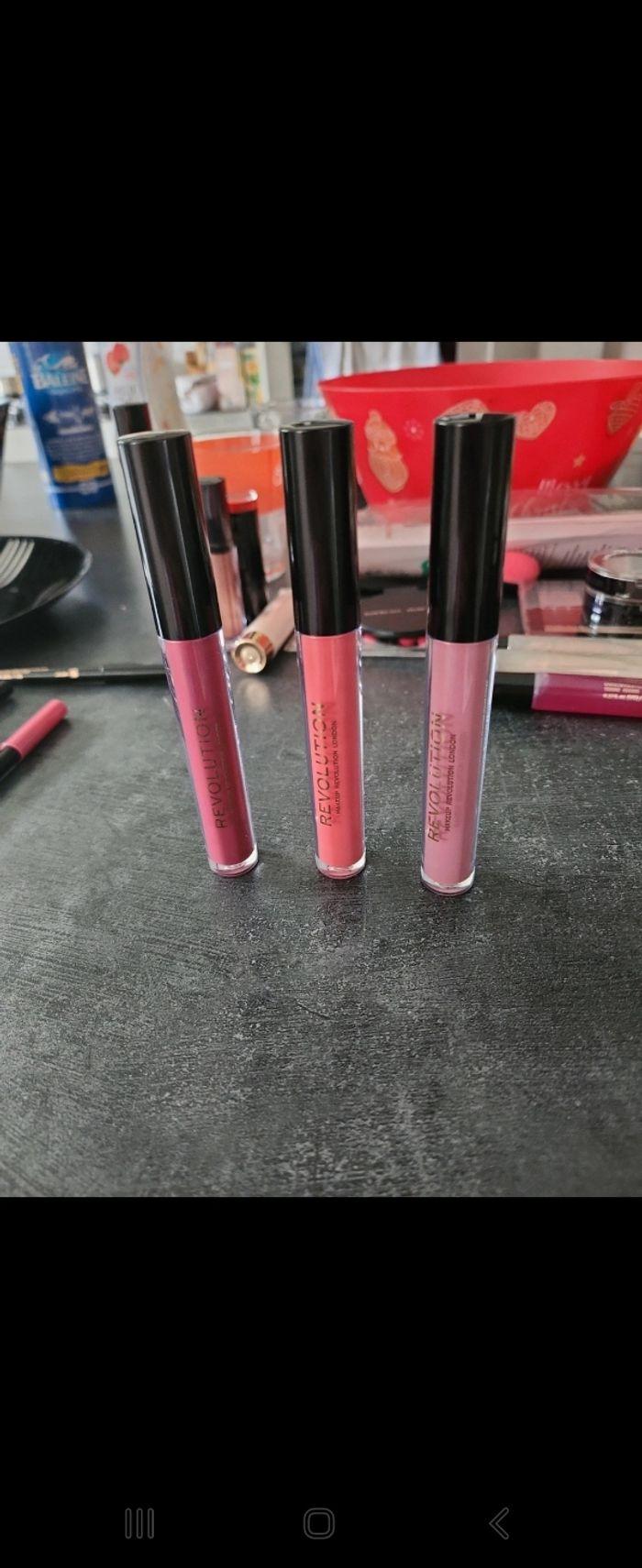 2 gloss à lèvres et 1 rouge à lèvres liquide mat Revolution - photo numéro 1