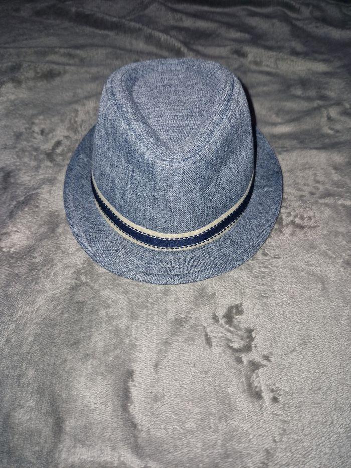 Chapeau gris - photo numéro 1