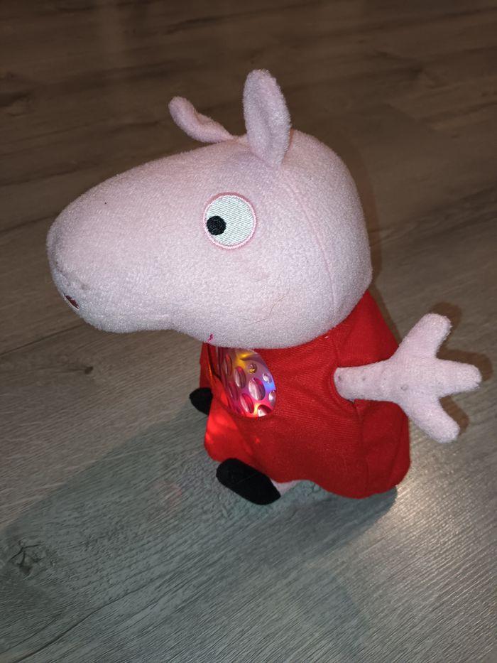 Peluche Peppa Pig lumineuse et sonore Cœur lumineux amovible - photo numéro 5