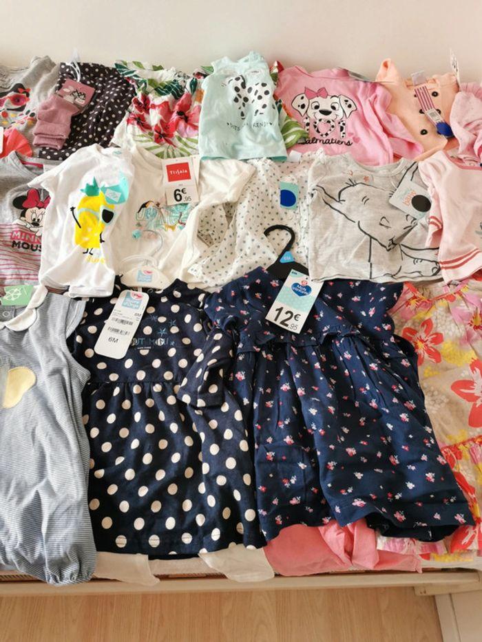 Gros lot de 50 vêtements fille taille 6 mois - photo numéro 3