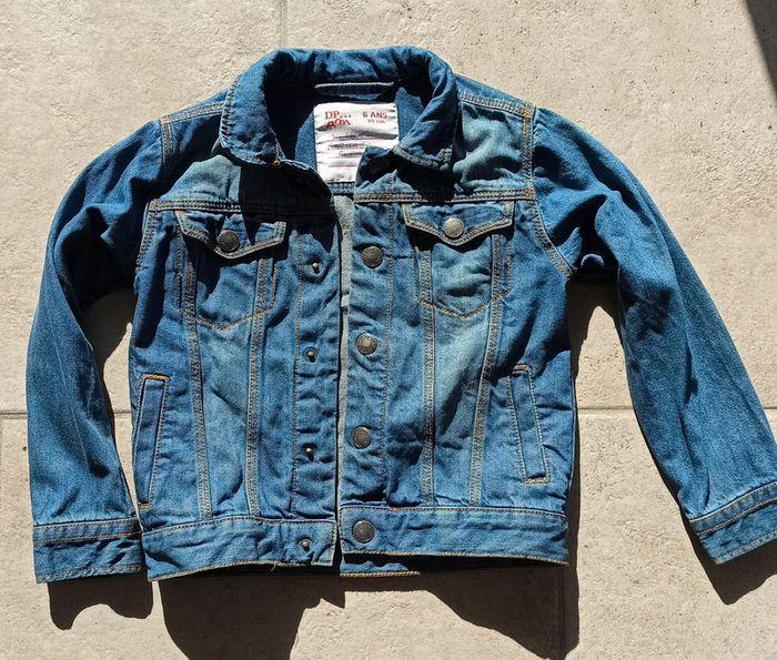 Veste en Jean 6 ans très bon état