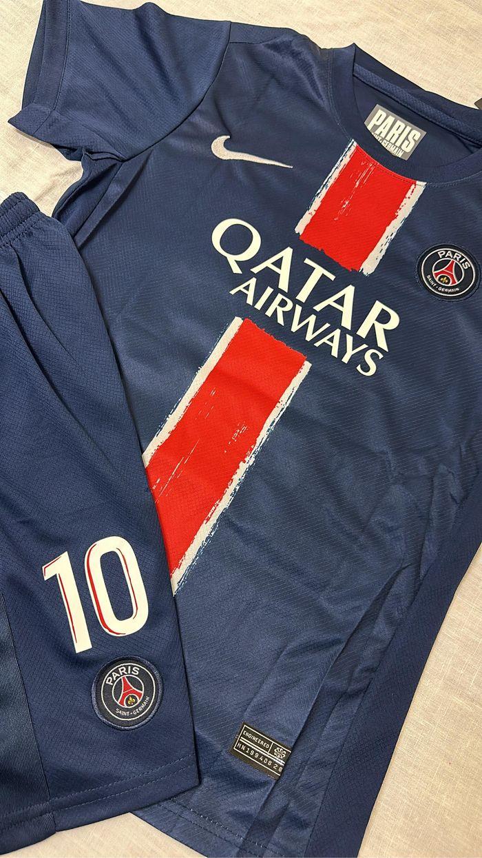 Ensemble de foot Paris Saint Germain 2024/2025 - photo numéro 1