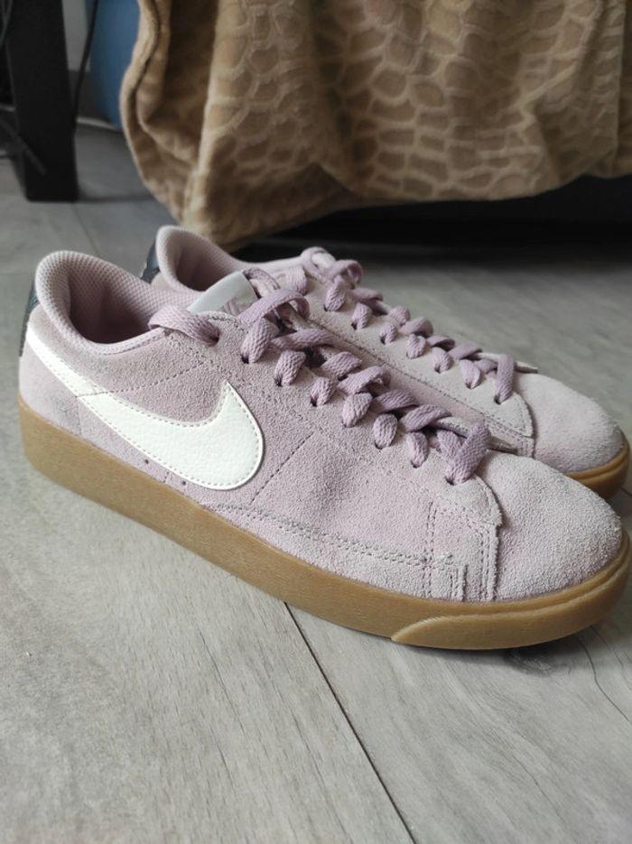 Basket Nike femme blazer mid suède rose pointure 38 neuves - photo numéro 1