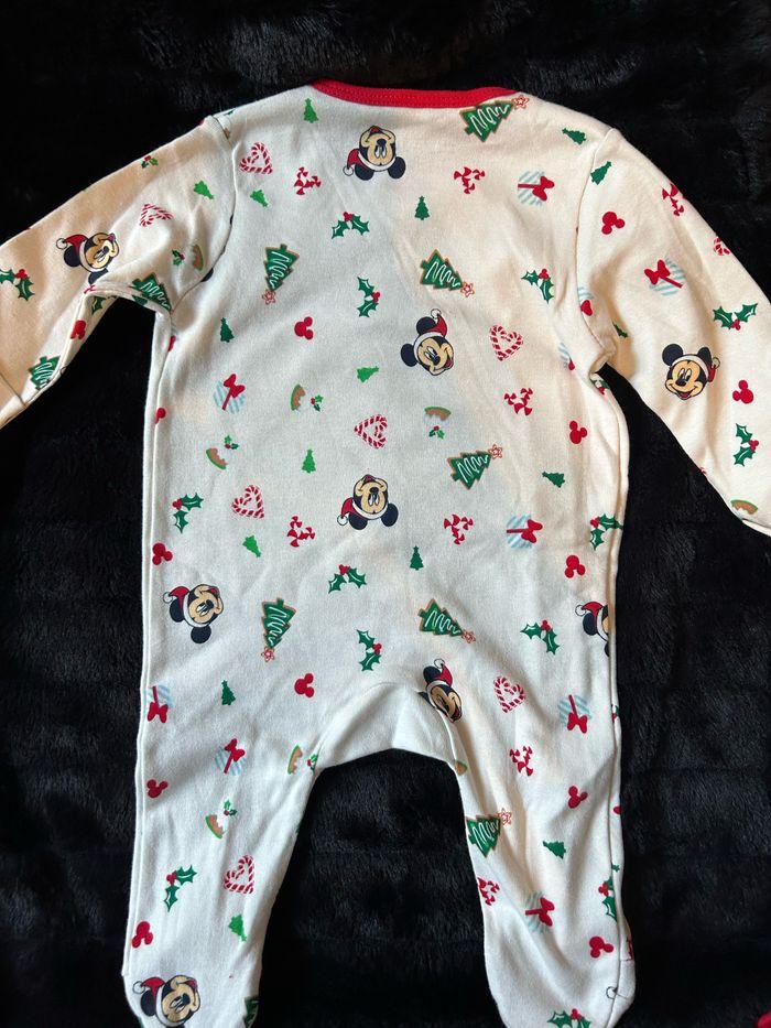 Pyjama Noël plus bonnet Mickey Disney taille 3 mois très bon état - photo numéro 6