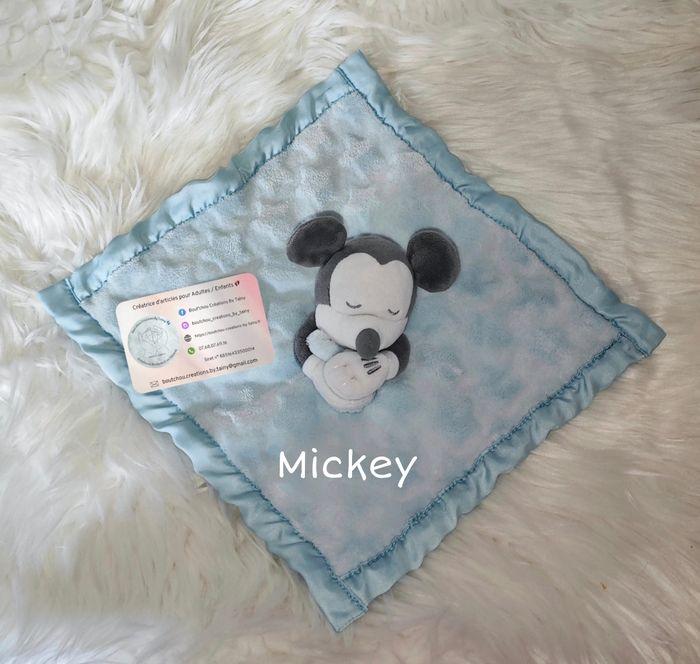 Doudou Mickey bleu clair brodé - photo numéro 1