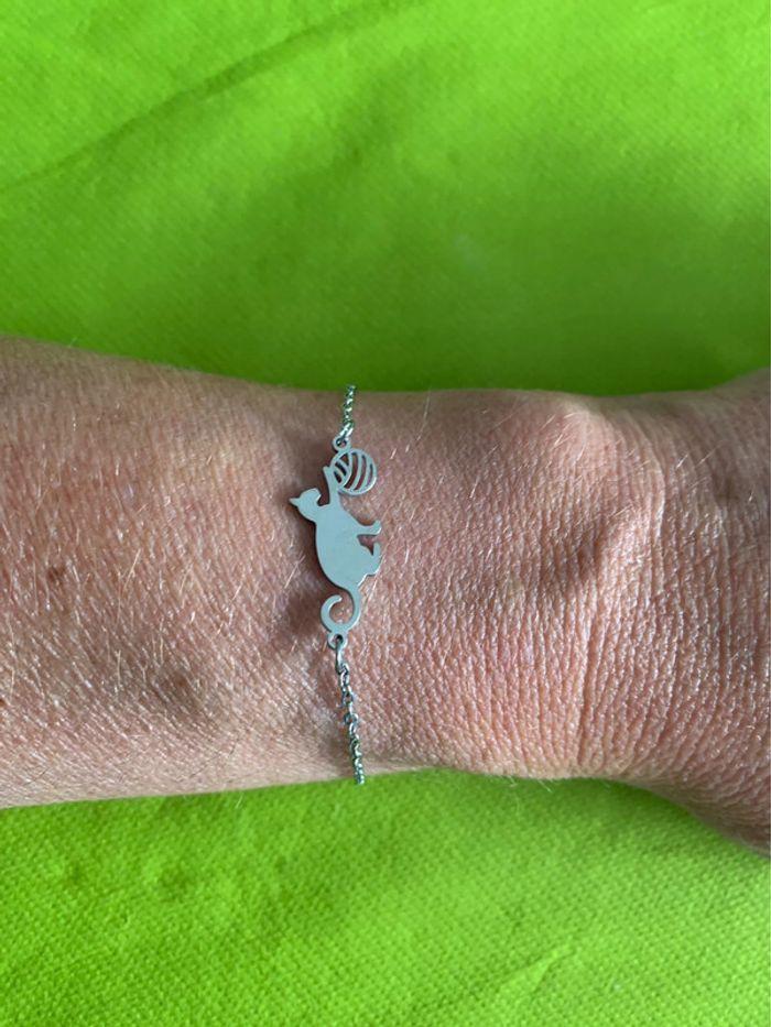 Joli bracelet porte bonheur « Chat » ou chaton en acier inoxydable argenté - photo numéro 2