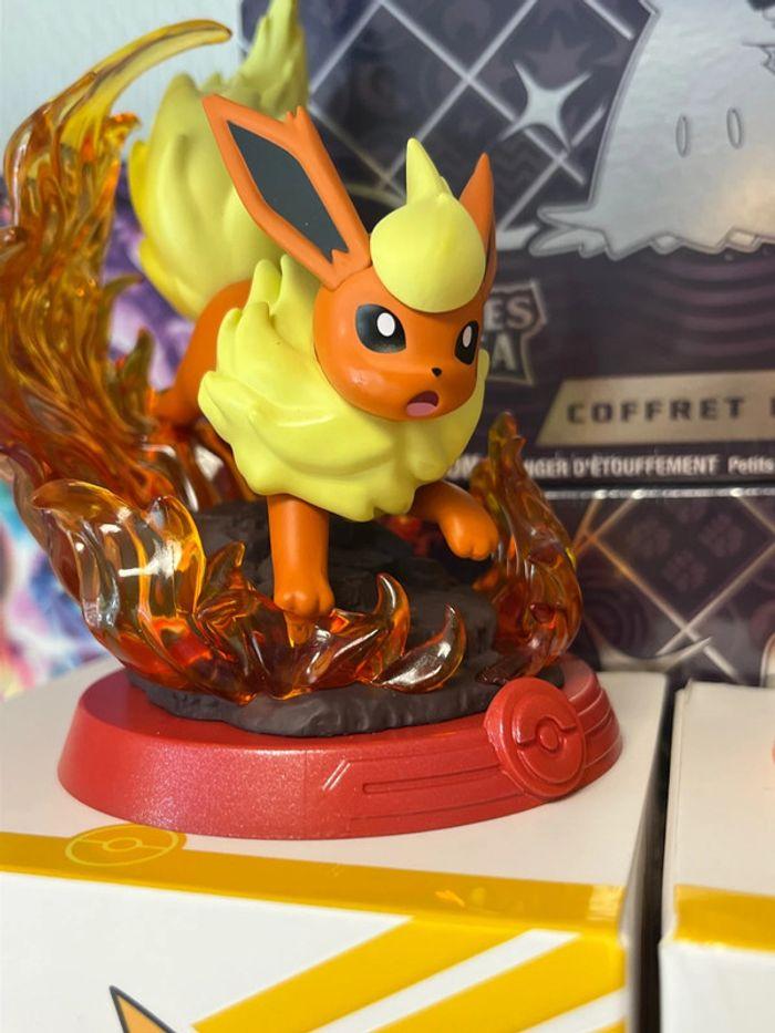 🔥 [PRO] Magnifique Duo de figurines Pyroli et Voltali Pokémon  neuve - boutique pro - Funism - photo numéro 10