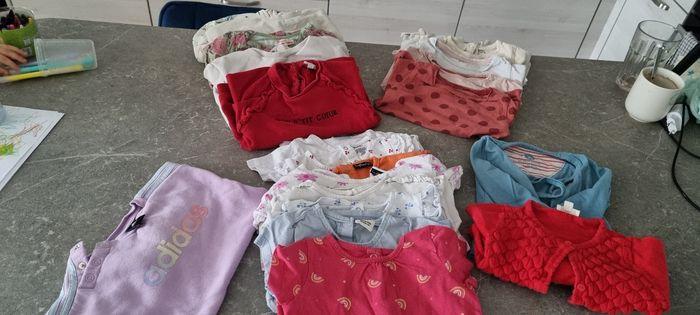 Lot vêtements fille taille 24 mois