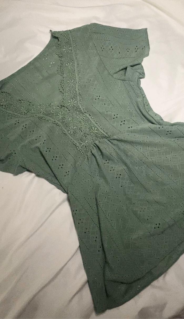 Blouse en col V vert à manche courte - photo numéro 1