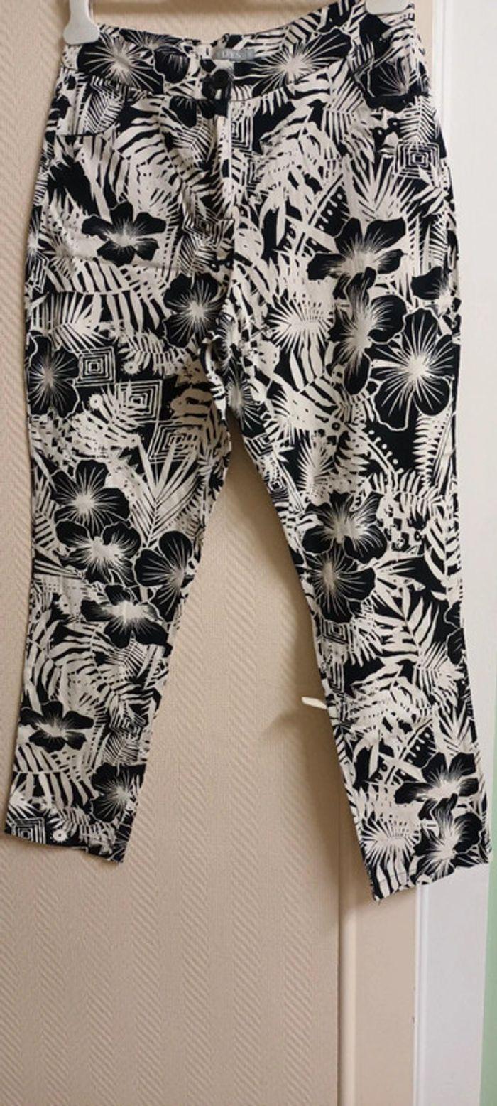 Pantalon femme. Taille 40. 2€ - photo numéro 1