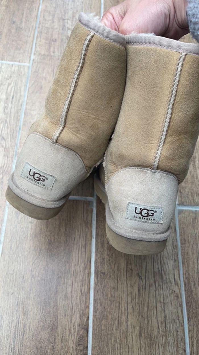 Paire de UGG beiges - photo numéro 3