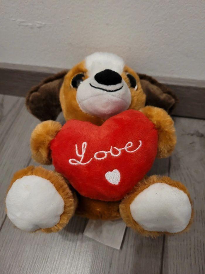 Chien love en peluche - photo numéro 2