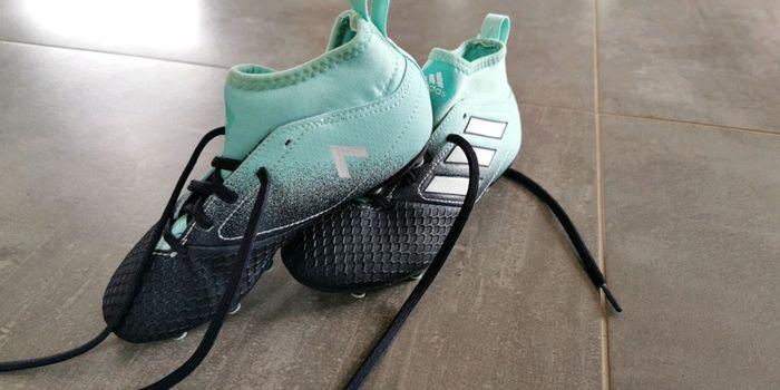 Chaussures de foot enfant - photo numéro 1