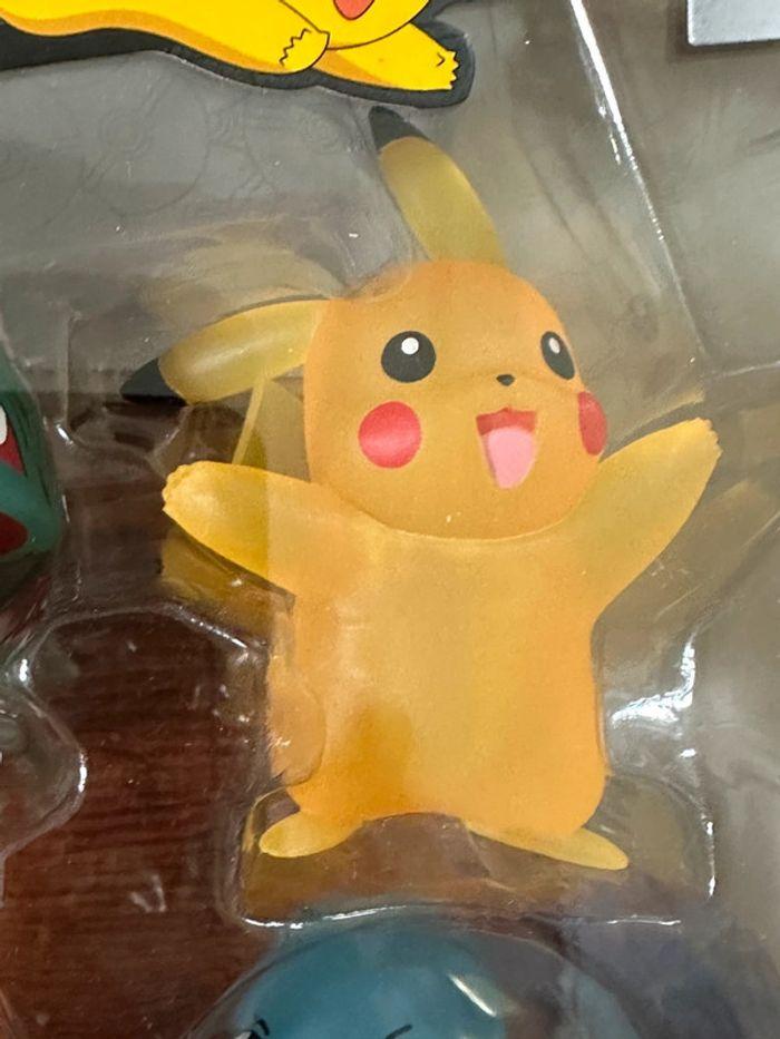 NEUF Coffret lot 4 grandes figurines translucides transparentes Pokémon 7.6cm Battle Select Pikachu - photo numéro 5