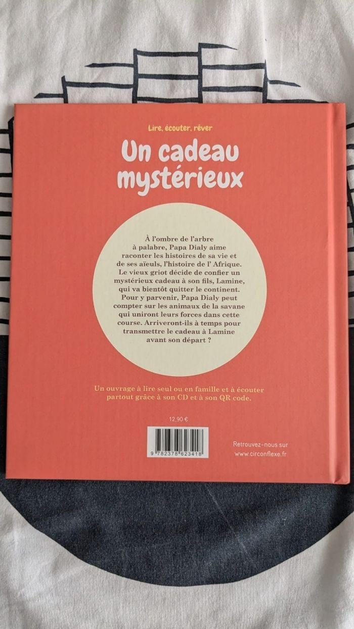 Livre un cadeau mystérieux neuf - photo numéro 3