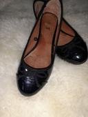 Chaussures en vernis noir taille 36