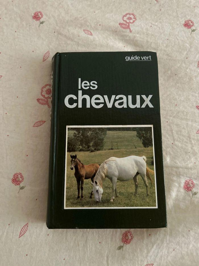 Les chevaux guide vert - photo numéro 1