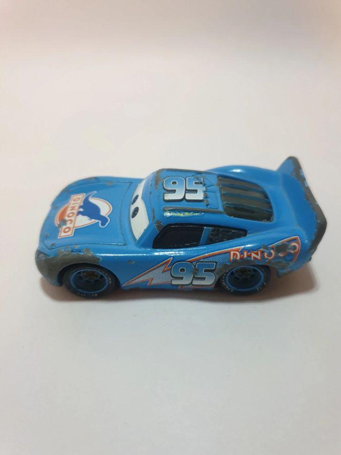 Voiture Cars Disney/Pixar Flash McQueen 95 Dinoco Bleu - 1/55 - photo numéro 12