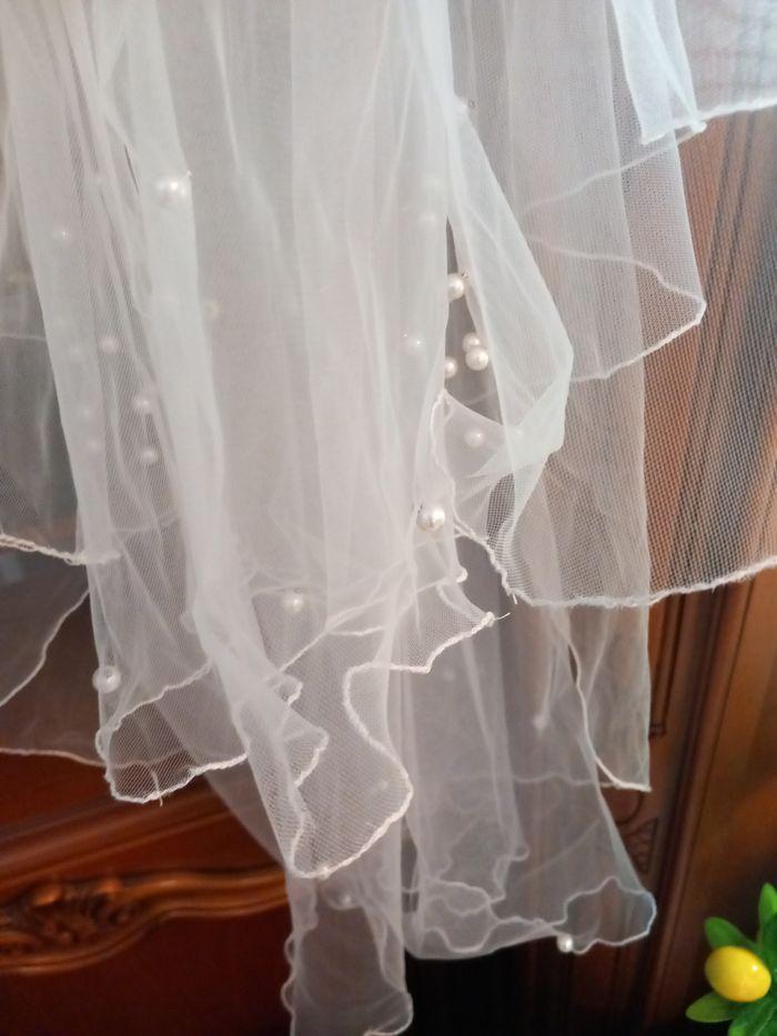 Voile de mariée en tulle  couleur blanc à 2 volants   avec groupes   de perles fines - photo numéro 6