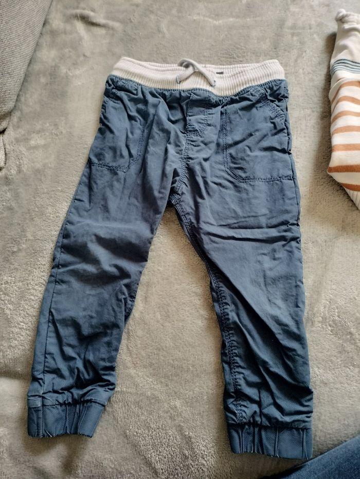 Lot pull et pantalon. 18 mois - photo numéro 3