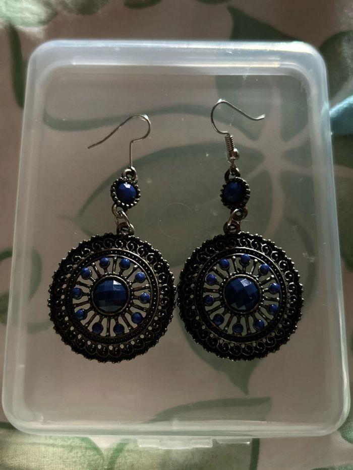 belles boucles d’oreilles pendantes pierres bleu fantaisie, jamais porté, Vintage - photo numéro 1