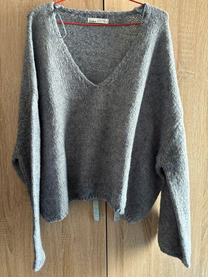 Pull col V bleu Pull&Bear taille L - photo numéro 1