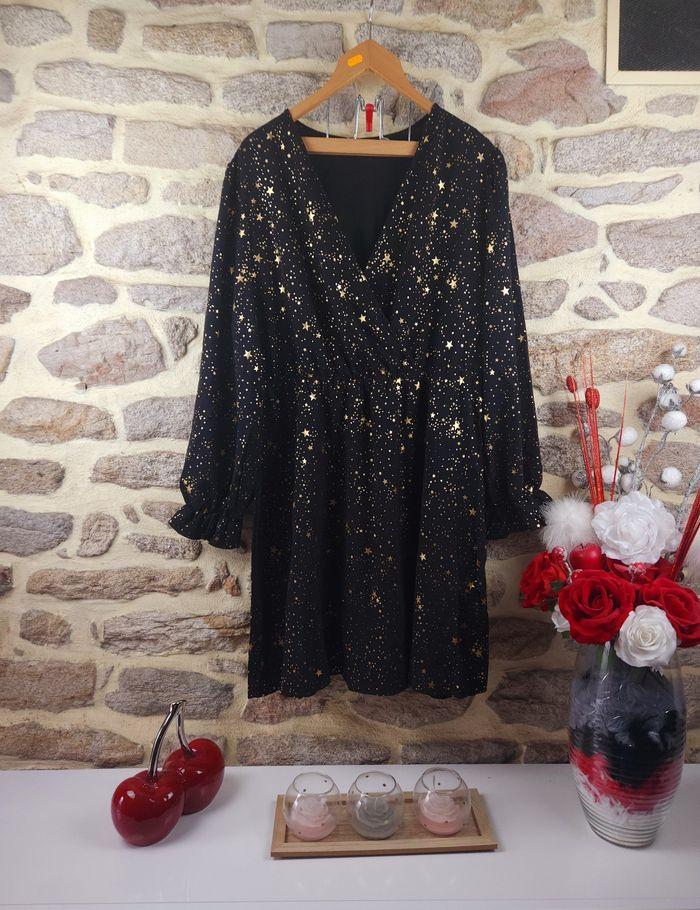 Robe de soirée manches évasées noire et dorée Femme taille 52 marque Boohoo 🍓 - photo numéro 1