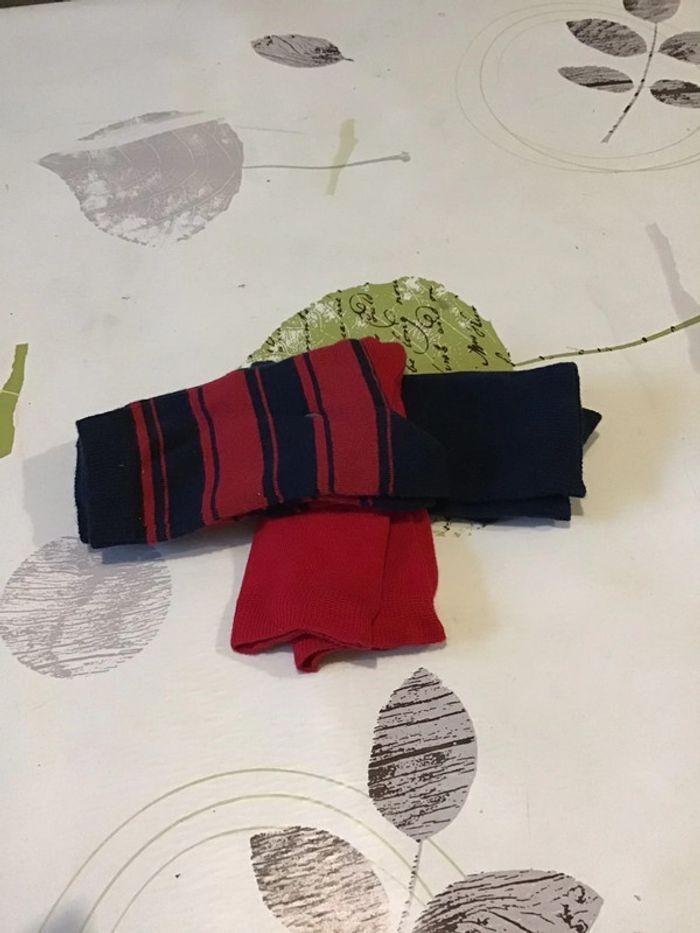 3 paires de chaussettes garçon taille 31/34 soit 10 ans marine et rouge - photo numéro 1