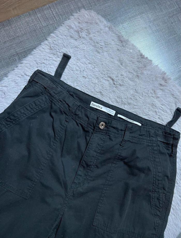 Pantalon cargo noir Bershka - photo numéro 1