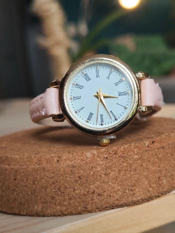 Petite montre rose style vintage, femme - photo numéro 2