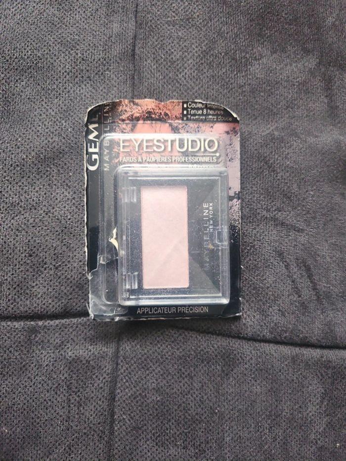 Fard à paupières eyestusio maybelline rose pale - photo numéro 1