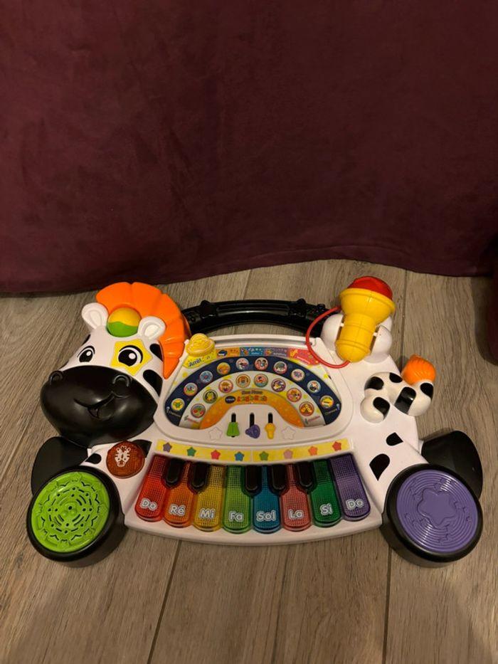 Piano vtech spécial bébé - photo numéro 1