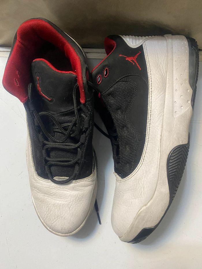 Basket air Jordan . Taille 42,5. - photo numéro 2