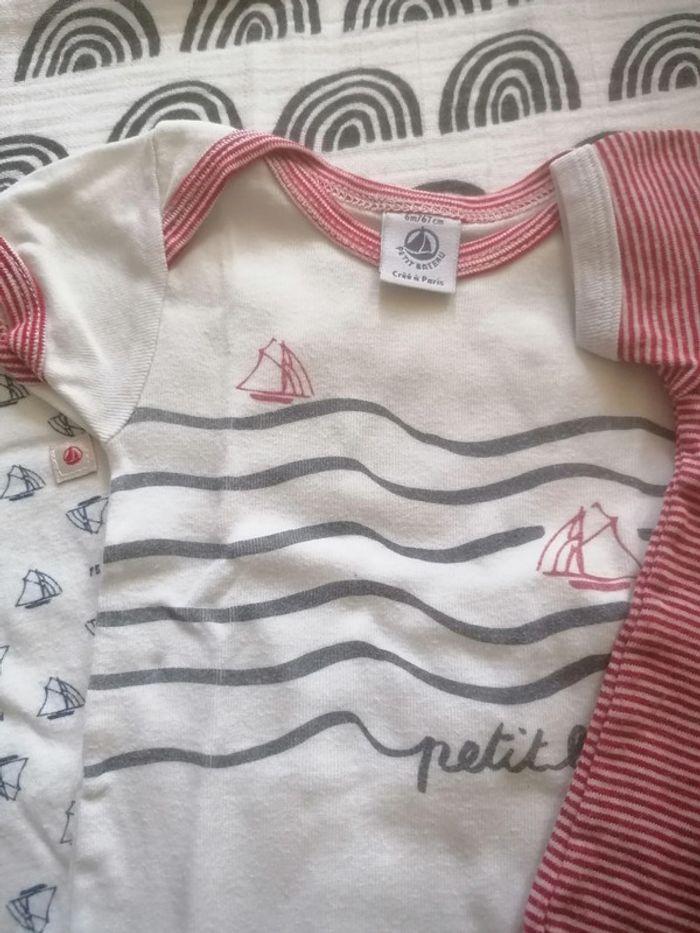 Lot de 4 bodies Petit bateau. 6 mois - photo numéro 3