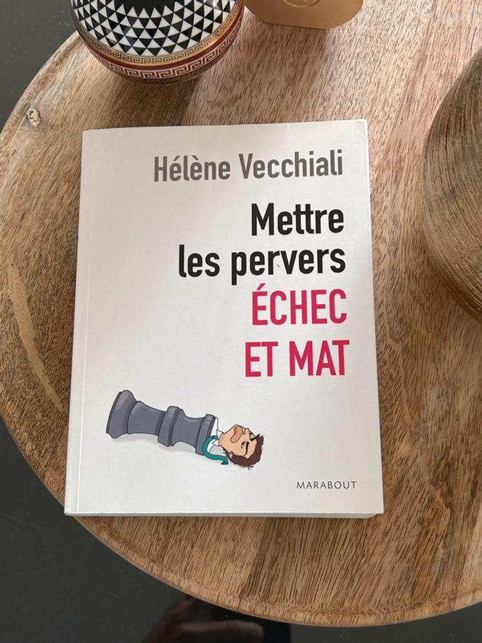 Livre sur la manipulation et perversion - photo numéro 1