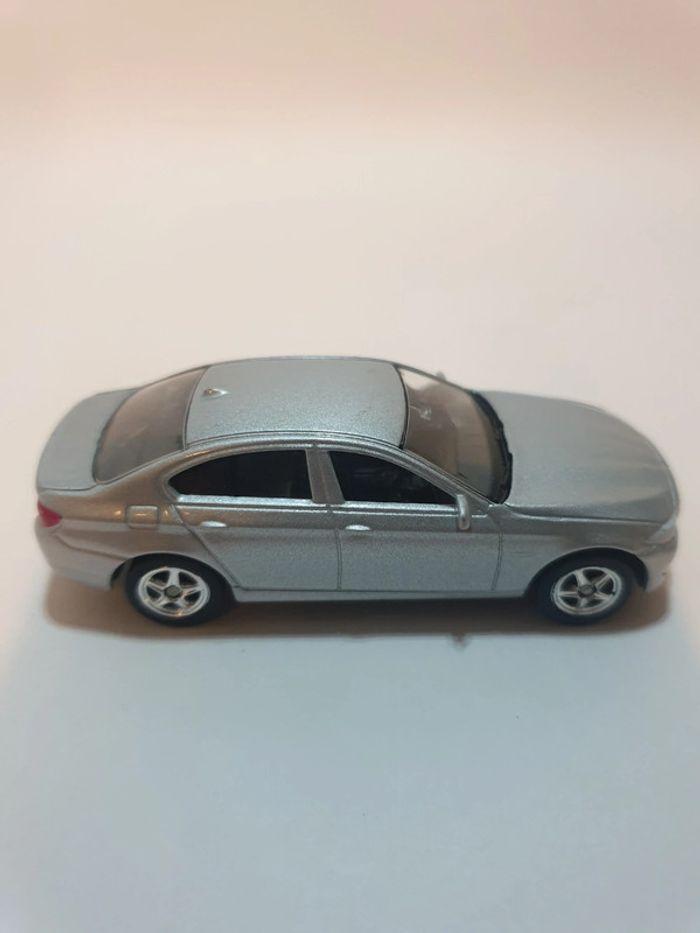 Welly BMW 535 i Serie 5 F10 Gris Métalisé n° 52319 - 1/64 - photo numéro 6