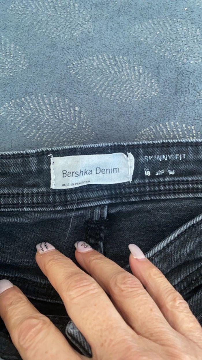 Jeans troués Bershka - photo numéro 4