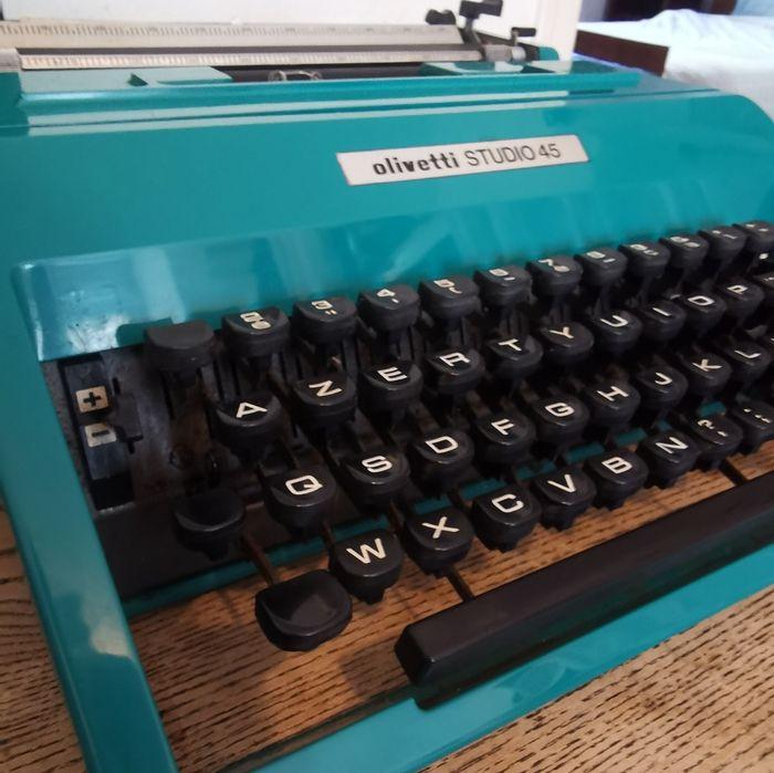 Machine à écrire vintage Olivetti Studio 45 - photo numéro 5