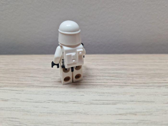 Figurine lego Star Wars clone snowtrooper - photo numéro 2