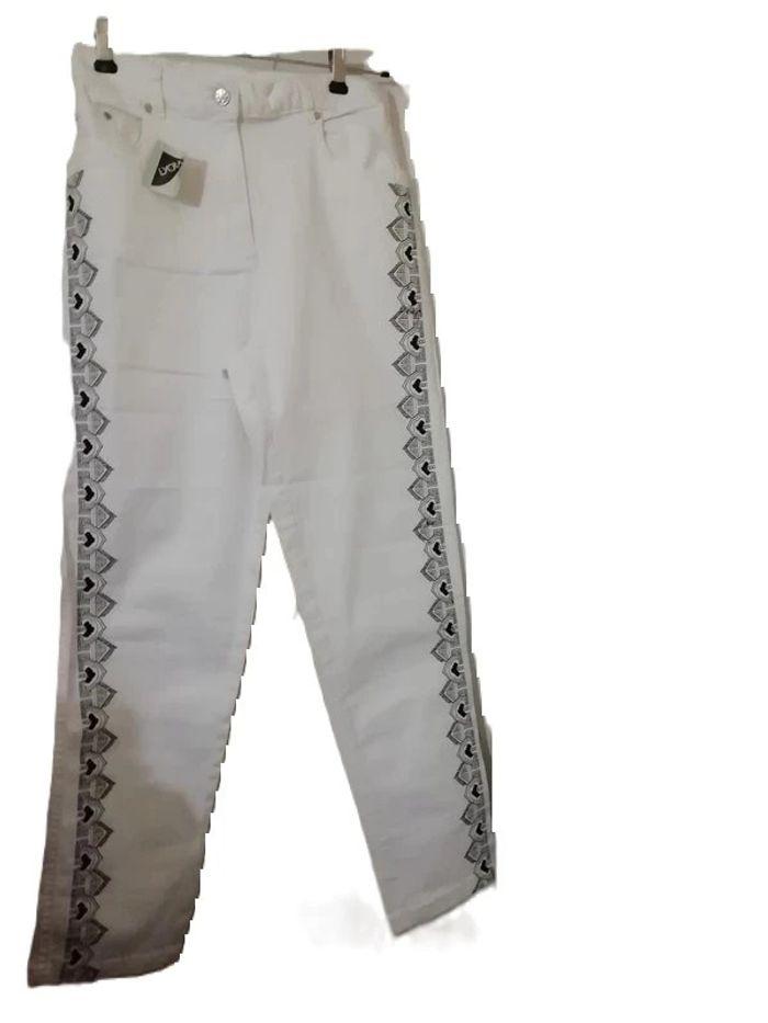 Pantalon blanc avec dessins Blanche porte Taille 42 - photo numéro 1