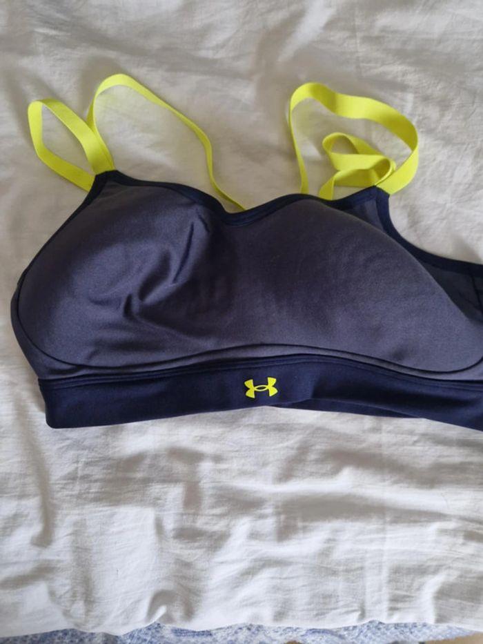 Brassière de sport under ARMOUR - photo numéro 1