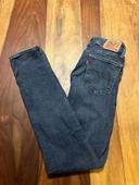 22. Levi’s 711 skinny W25 L30