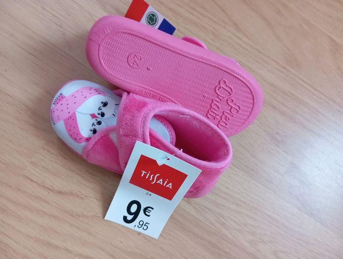 Chaussons fille taille 24 neufs - photo numéro 2