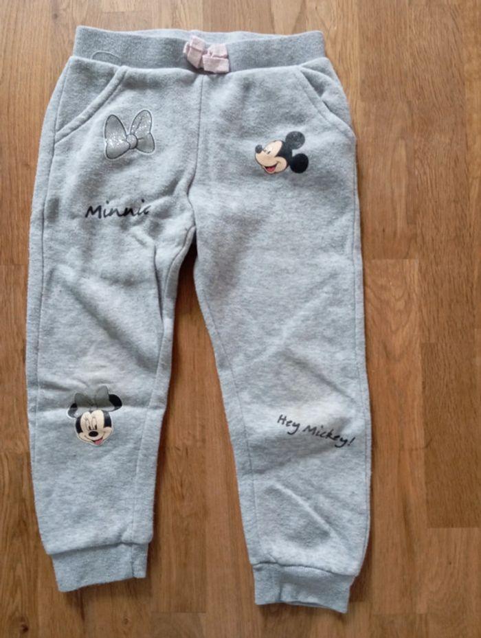 Ensemble jogging Minnie Disney Primark taille 24 -36 mois - photo numéro 1