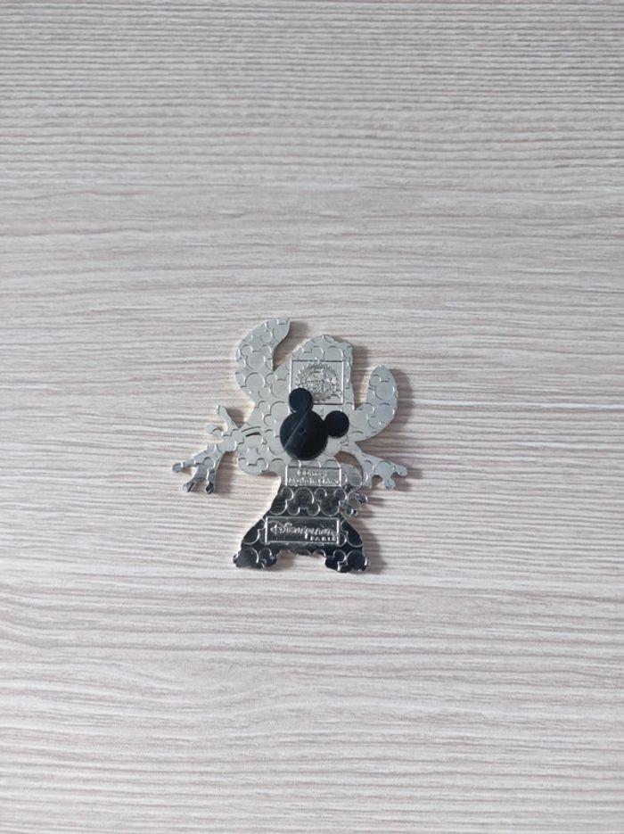 Pins disney Stitch - photo numéro 2