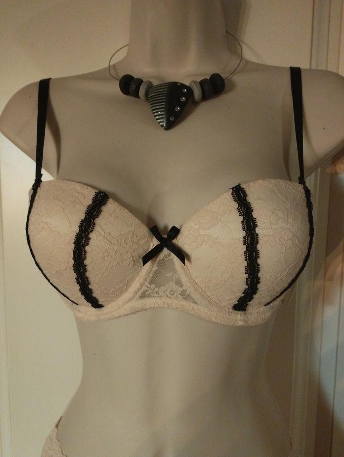 Ensemble de lingerie neuf avec armatures léger rembourrage 85 C et M pour le shorty - photo numéro 2