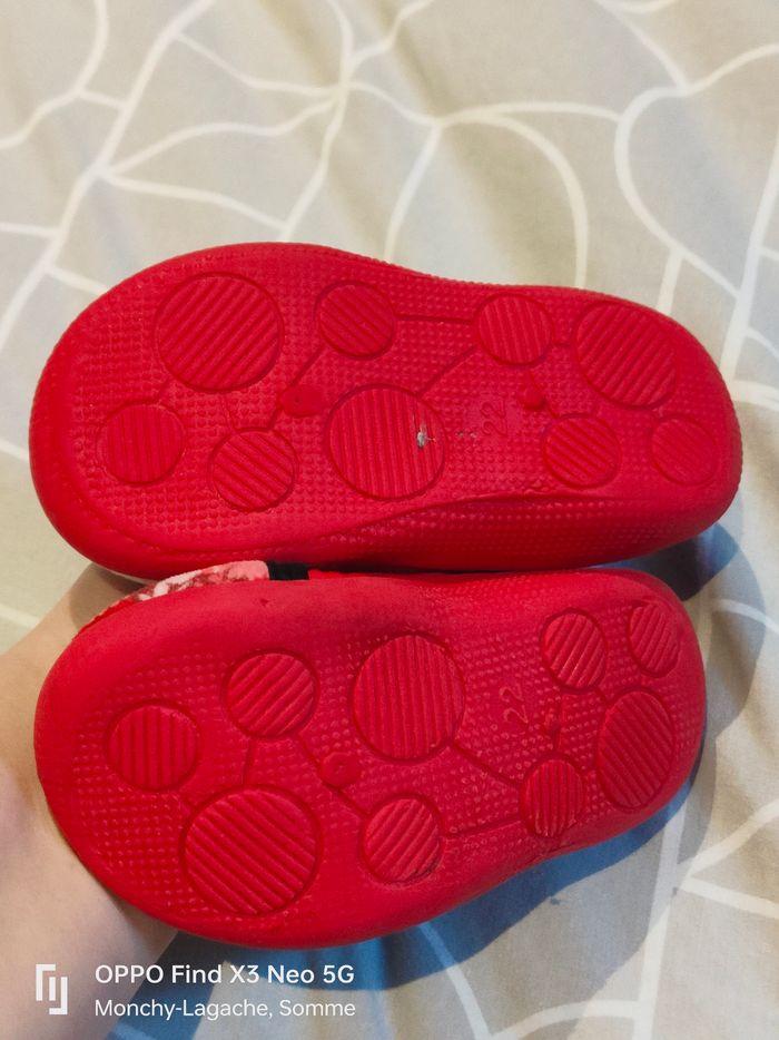 Chaussons Minnie love Disney pointure 22 0€50 -50% dès 2 achetés - photo numéro 3