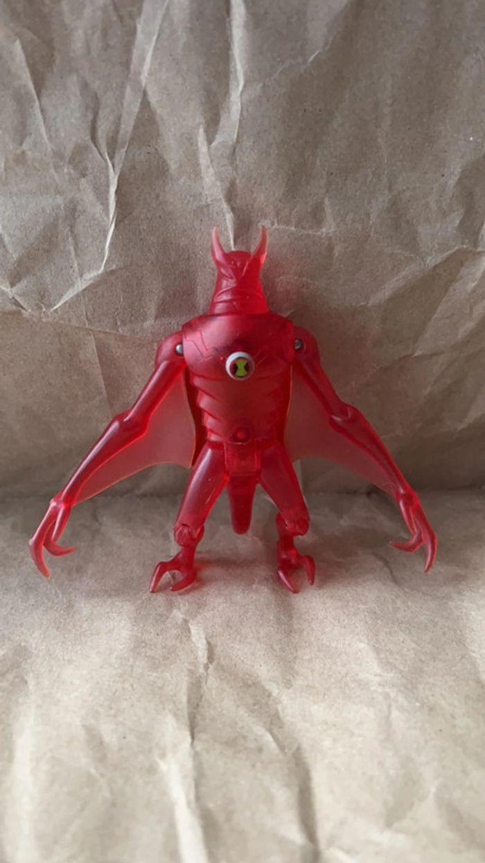 Bandai - 2008 Rare figurine Ben 10 clear red Jetray 10cm - photo numéro 1